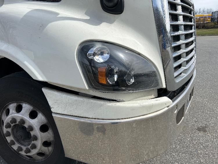 Used 2017 Freightliner Cascadia - photo 22