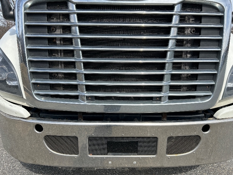 Used 2017 Freightliner Cascadia - photo 23