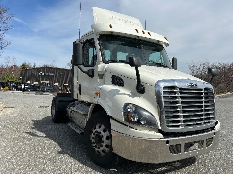 Used 2017 Freightliner Cascadia - photo 5