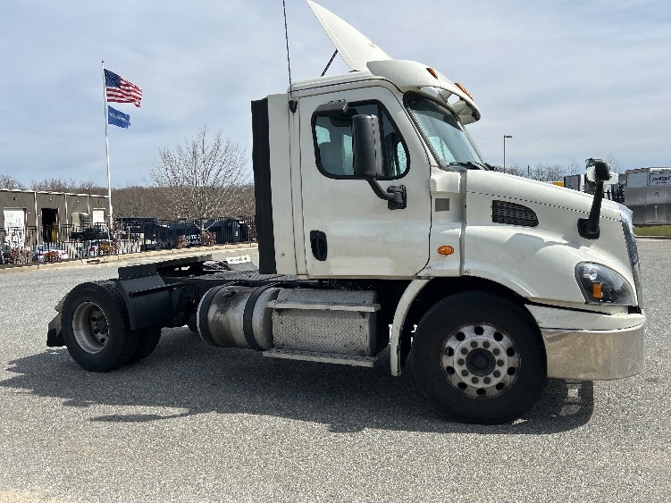 Used 2017 Freightliner Cascadia - photo 6