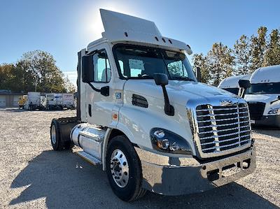 Used 2017 Freightliner Cascadia Detroit DD13 Semi Truck for sale #211982 - photo 1