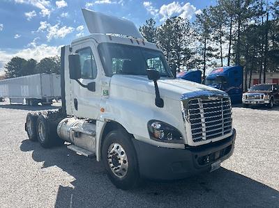 Used 2019 Freightliner Cascadia - photo 1