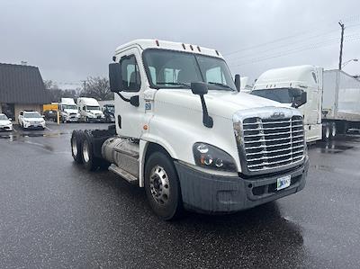 Used 2019 Freightliner Cascadia - photo 1
