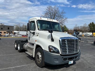 Used 2019 Freightliner Cascadia - photo 1