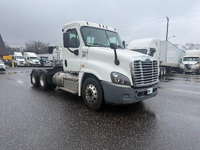 Used 2019 Freightliner Cascadia - photo 1