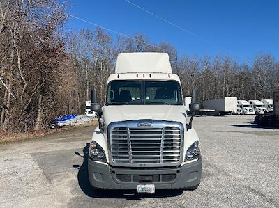 Used 2019 Freightliner Cascadia Detroit DD13 Semi Truck for sale #213808 - photo 2