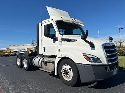 Used 2019 Freightliner Cascadia - photo 1