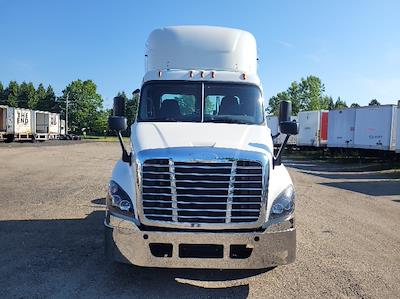 Used 2019 Freightliner Cascadia Detroit DD15AT Semi Truck for sale #214530 - photo 2