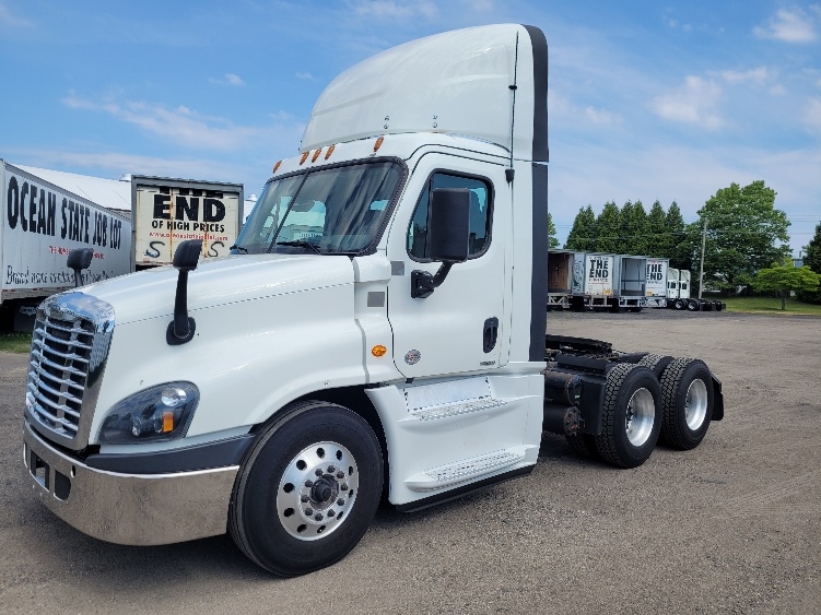 Used 2019 Freightliner Cascadia - photo 5