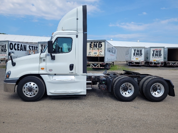 Used 2019 Freightliner Cascadia - photo 6