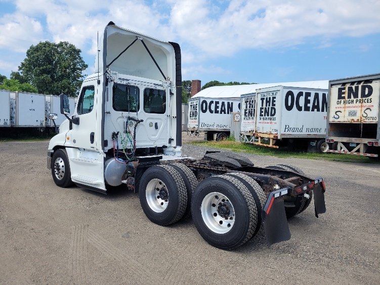 Used 2019 Freightliner Cascadia - photo 7