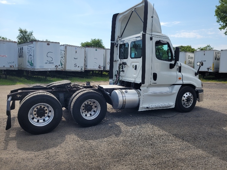 Used 2019 Freightliner Cascadia - photo 9