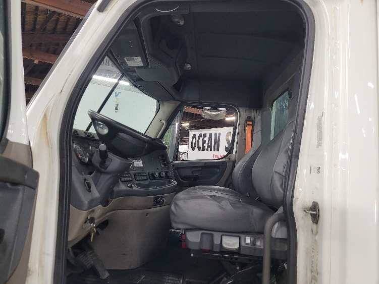Used 2019 Freightliner Cascadia - photo 11