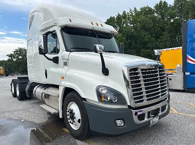 Used 2019 Freightliner Cascadia Detroit DD15AT Semi Truck with Sleeper Cab for sale #214708 - photo 1