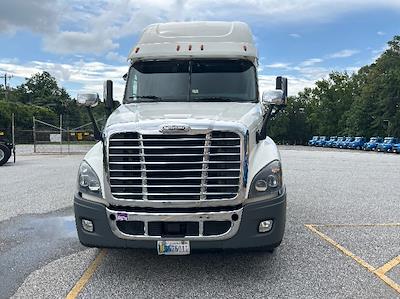 Used 2019 Freightliner Cascadia Detroit DD15AT Semi Truck with Sleeper Cab for sale #214708 - photo 2