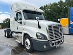Used 2019 Freightliner Cascadia Detroit DD15AT Semi Truck with Sleeper Cab for sale #214708 - photo 1