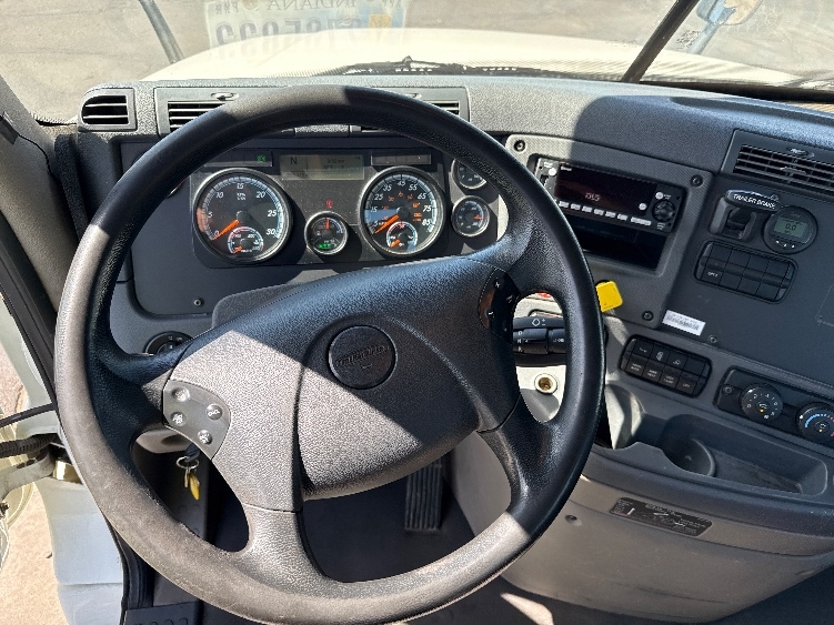 Used 2019 Freightliner Cascadia - photo 13