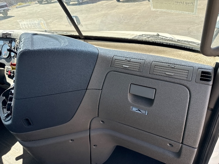 Used 2019 Freightliner Cascadia - photo 15