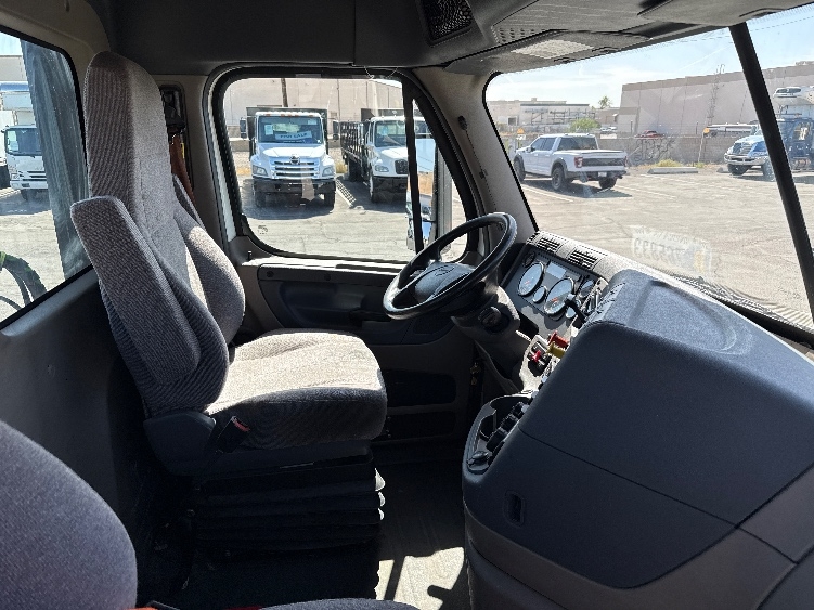 Used 2019 Freightliner Cascadia - photo 16