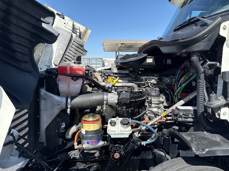 Used 2019 Freightliner Cascadia - photo 17