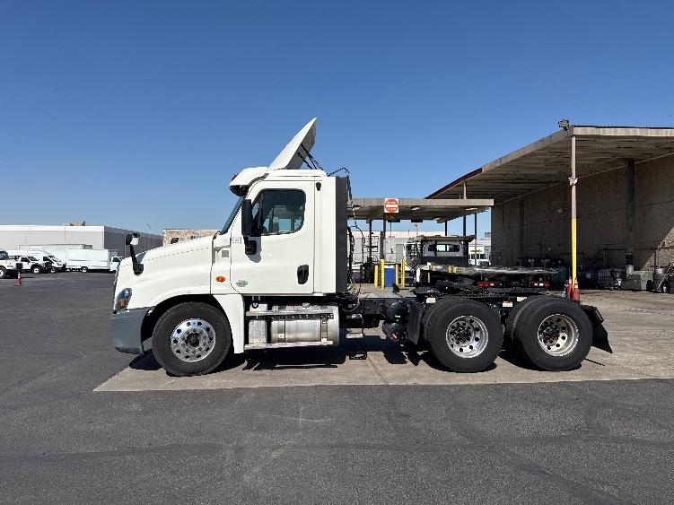 Used 2019 Freightliner Cascadia - photo 6