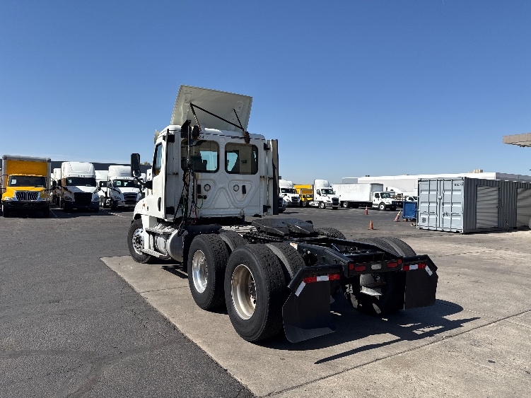 Used 2019 Freightliner Cascadia - photo 7