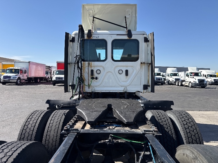 Used 2019 Freightliner Cascadia - photo 8