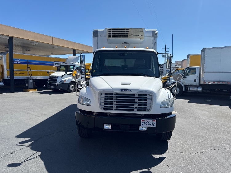 Used 2019 Freightliner M2 106 - photo 2