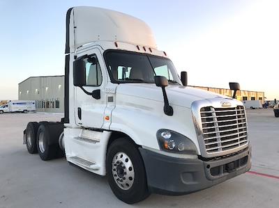 Used 2019 Freightliner Cascadia Detroit DD15AT Semi Truck for sale #215723 - photo 1