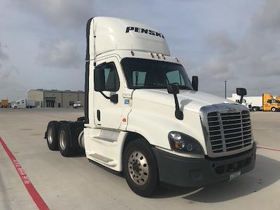 Used 2019 Freightliner Cascadia Detroit DD15AT Semi Truck for sale #215725 - photo 1