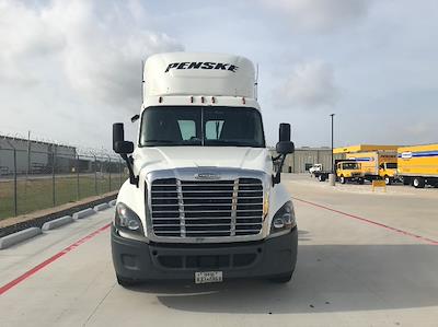 Used 2019 Freightliner Cascadia Detroit DD15AT Semi Truck for sale #215725 - photo 2