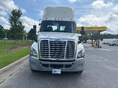 Used 2019 Freightliner Cascadia Detroit DD15AT Semi Truck for sale #215733 - photo 2