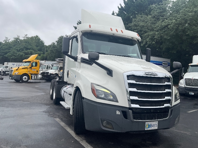 Used 2019 Freightliner Cascadia - photo 1
