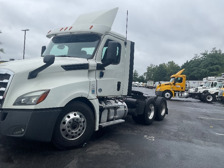 Used 2019 Freightliner Cascadia - photo 5