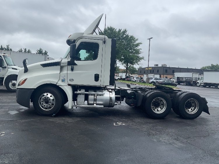 Used 2019 Freightliner Cascadia - photo 6