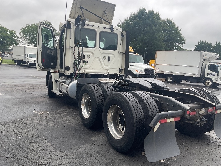 Used 2019 Freightliner Cascadia - photo 7