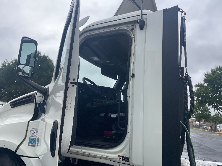 Used 2019 Freightliner Cascadia - photo 11