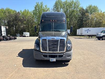 Used 2019 Freightliner Cascadia - photo 2