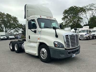 Used 2019 Freightliner Cascadia Detroit DD15AT Semi Truck for sale #215984 - photo 1