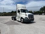 Used 2019 Freightliner Cascadia Detroit DD15AT Semi Truck for sale #215986 - photo 1