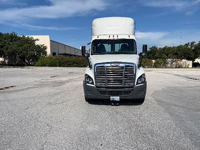 Used 2019 Freightliner Cascadia Detroit DD15AT Semi Truck for sale #215987 - photo 2