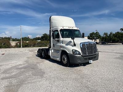 Used 2019 Freightliner Cascadia Detroit DD15AT Semi Truck for sale #215988 - photo 1
