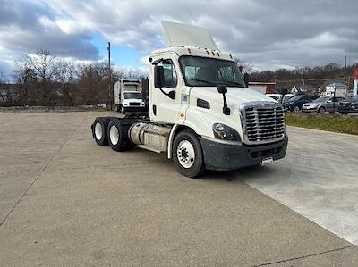 Used 2019 Freightliner Cascadia Detroit DD13 Semi Truck for sale #216257 - photo 1