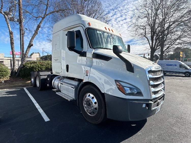 Used 2019 Freightliner Cascadia - photo 1