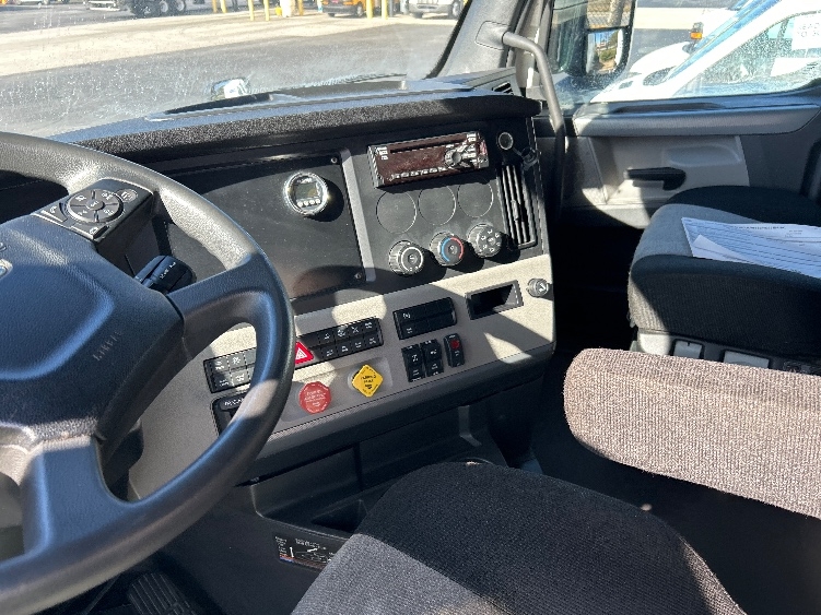 Used 2019 Freightliner Cascadia - photo 14