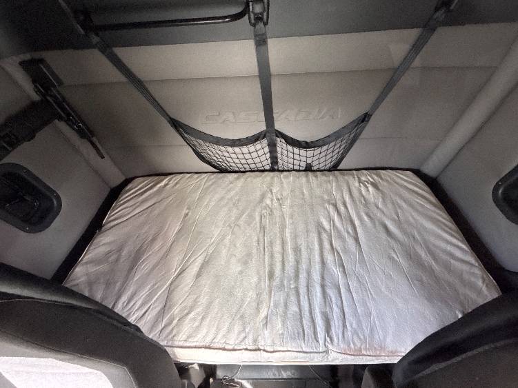 Used 2019 Freightliner Cascadia - photo 18