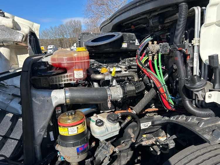 Used 2019 Freightliner Cascadia - photo 23
