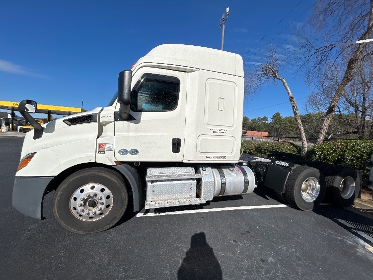 Used 2019 Freightliner Cascadia - photo 6