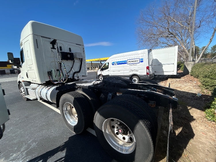 Used 2019 Freightliner Cascadia - photo 7