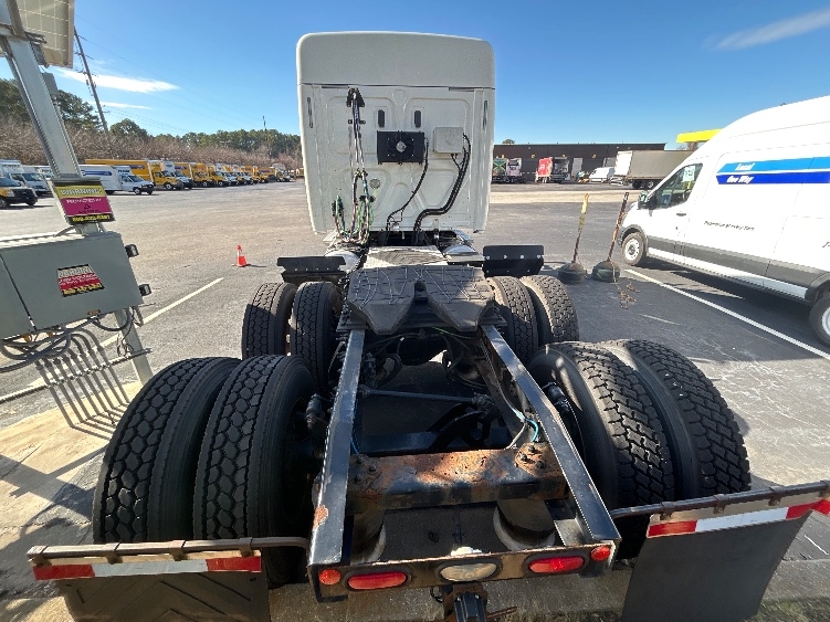 Used 2019 Freightliner Cascadia - photo 8